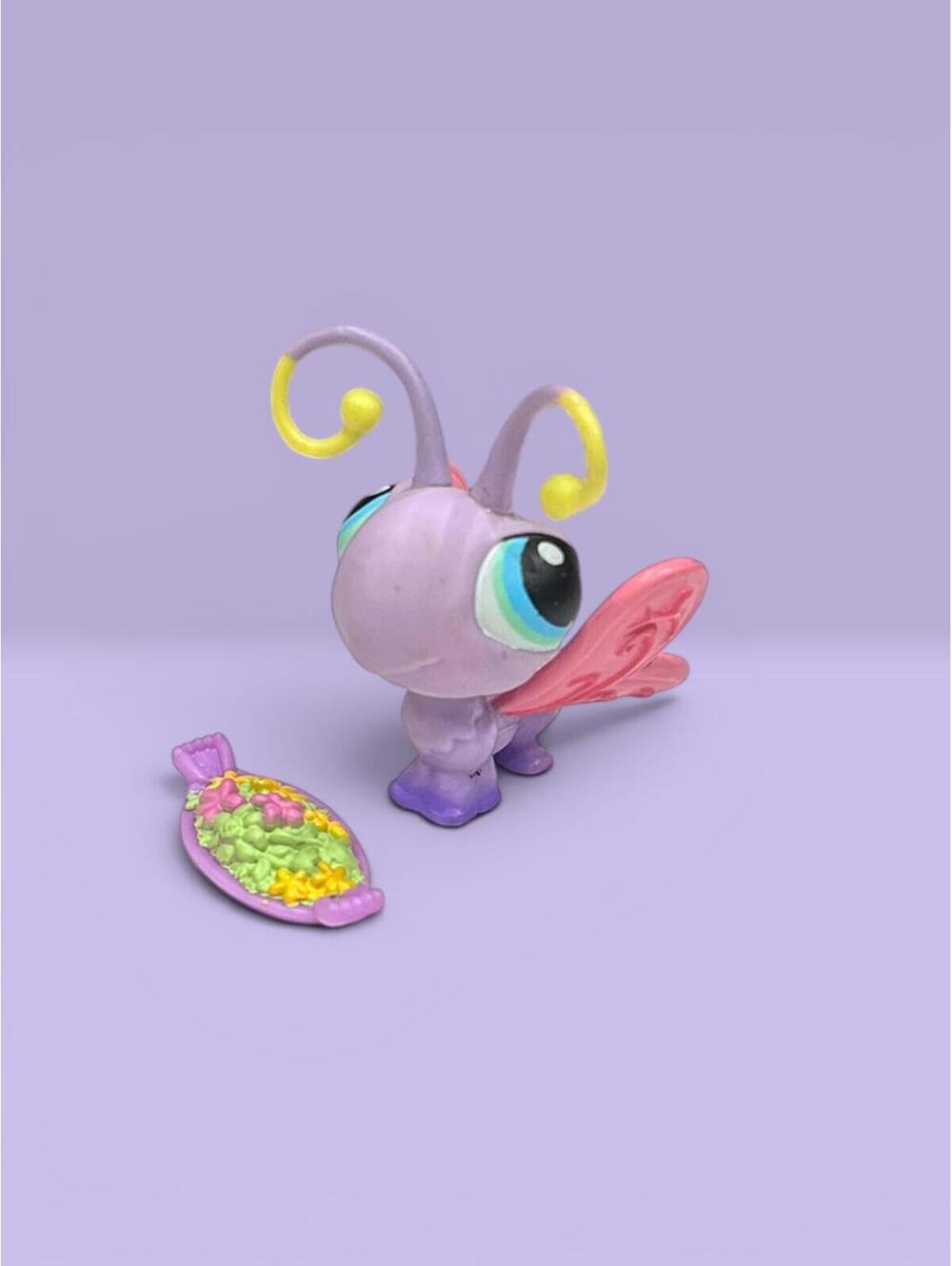 Littlest Pet Shop LPS Butterfly #93 With Food Accessory.